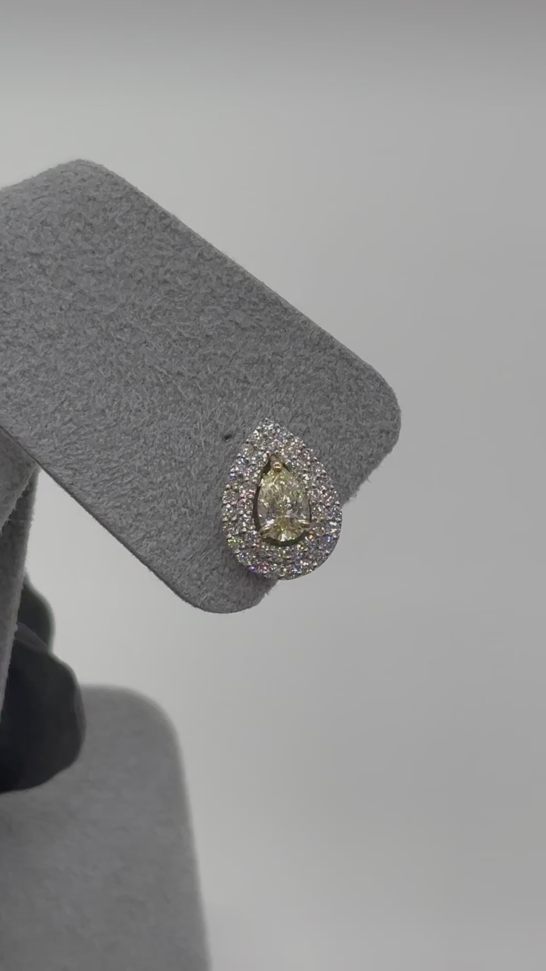 ［ポワール］ ピアス ライトイエローダイヤ 0.3ct PS