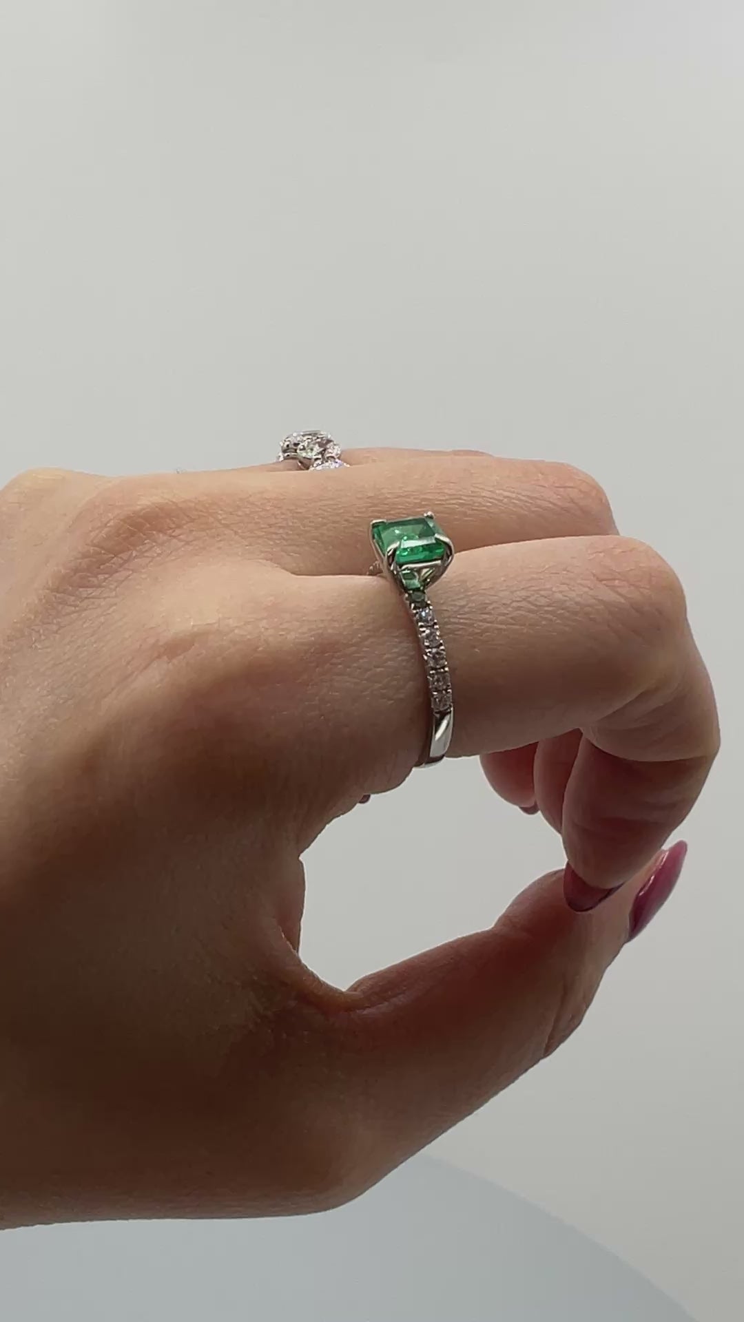 ［アルル］リング エメラルド 0.9ct SQ PT