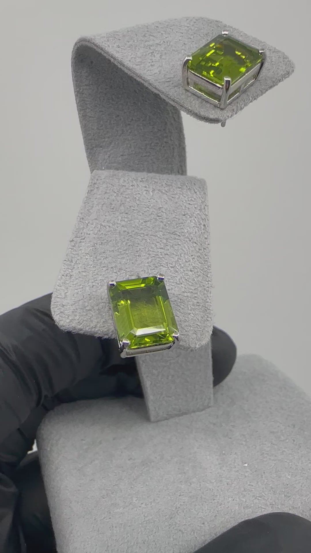 ［フロリナ］ピアス ペリドット2ct前後×2 SQ