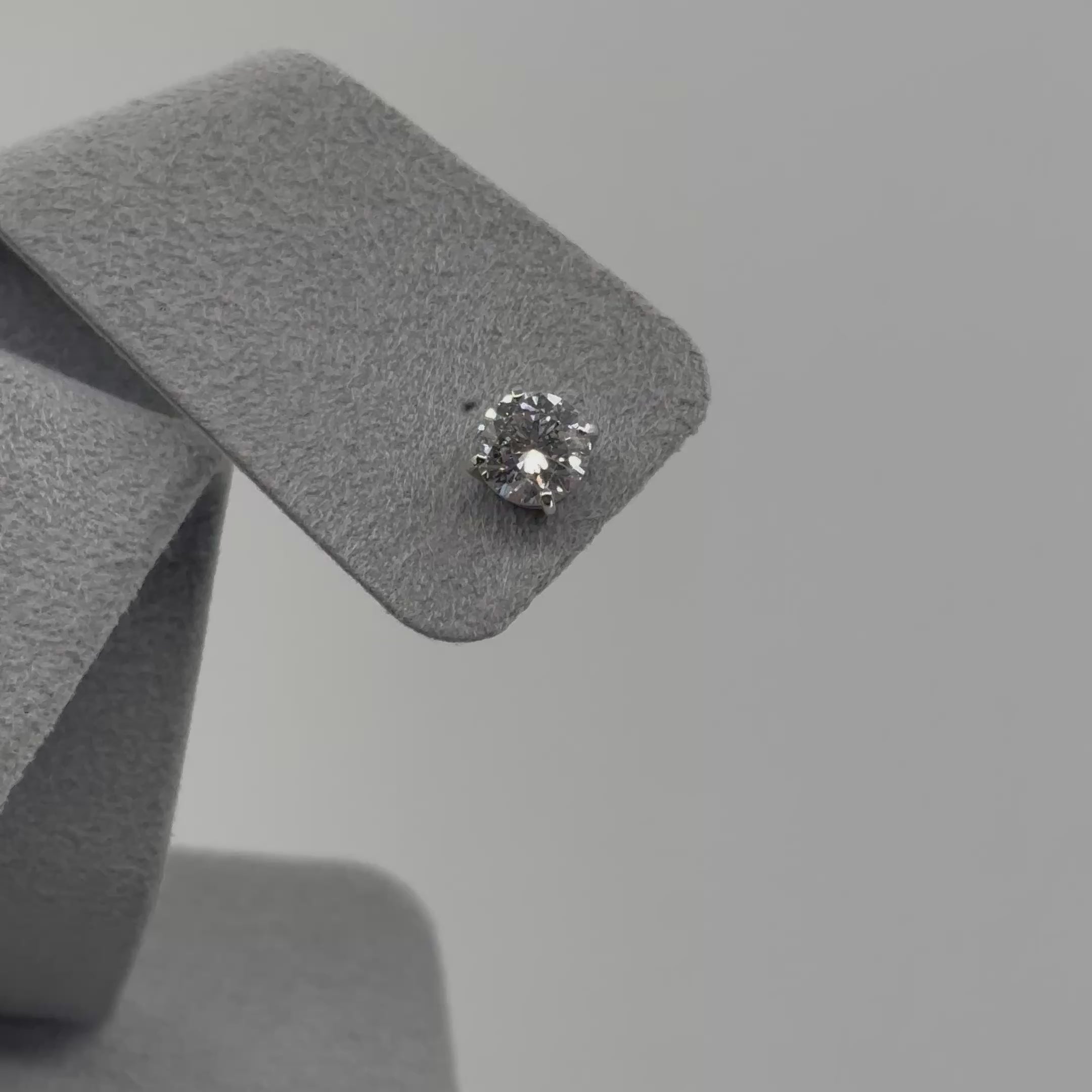 [貴女の相棒 ] ピアス ダイヤモンド 中石１ct