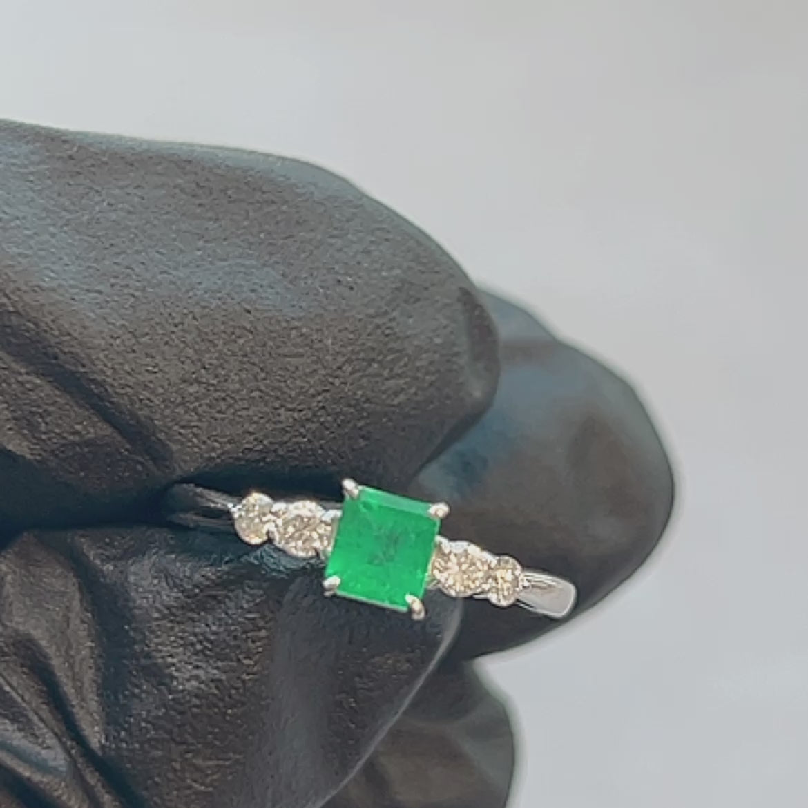 39［一点物］リング エメラルド 0.38ct SQ PT