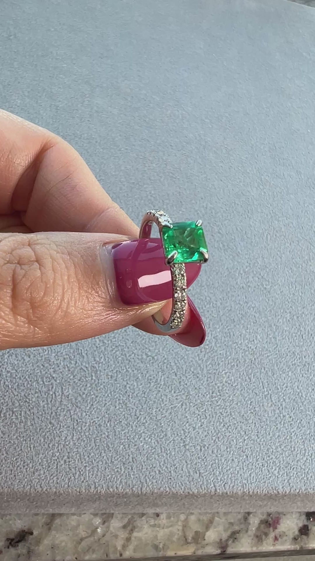 ［アルル］リング エメラルド 0.9ct SQ PT