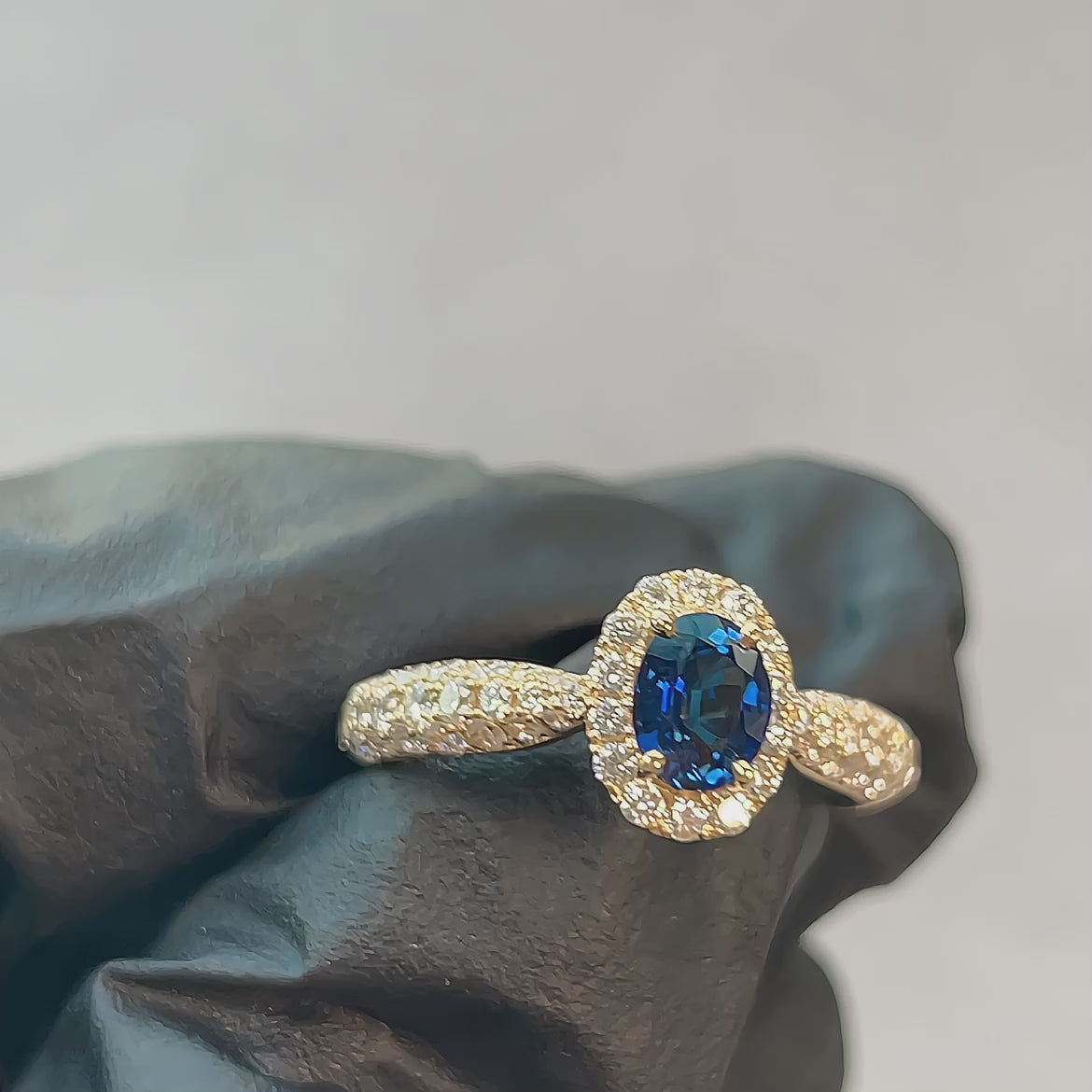 119［一点物/パリの小路］リング ロイヤルブルーサファイア 0.8ct OV K18YG