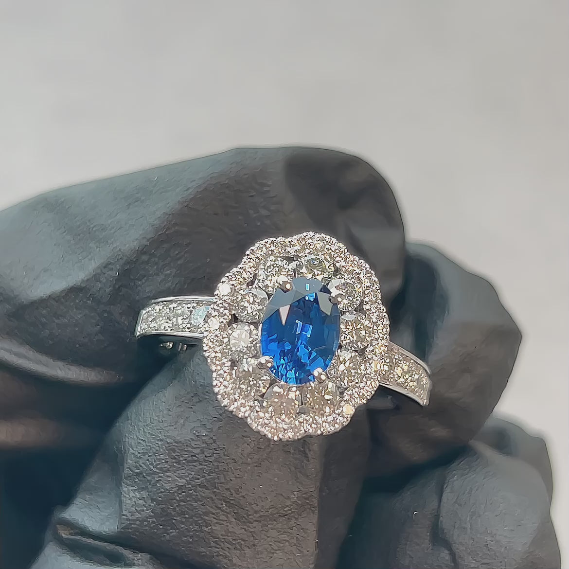 ［一点物/ラナンキュラス］リング コーンフラワーブルーサフィア 1ct OV PT