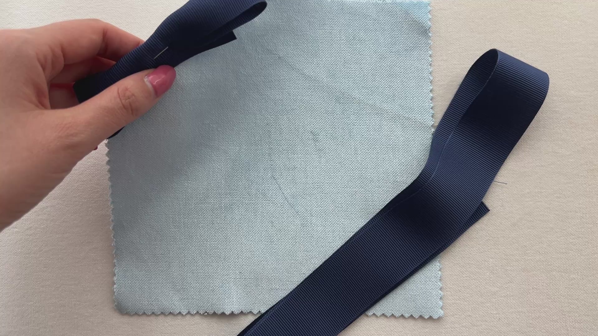 ルビーの水遊び