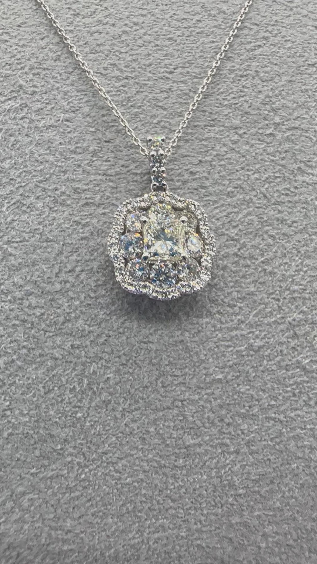 ②ラナンキュラス 中石0.5ct SQ PT ネックレス〜IF L GIA