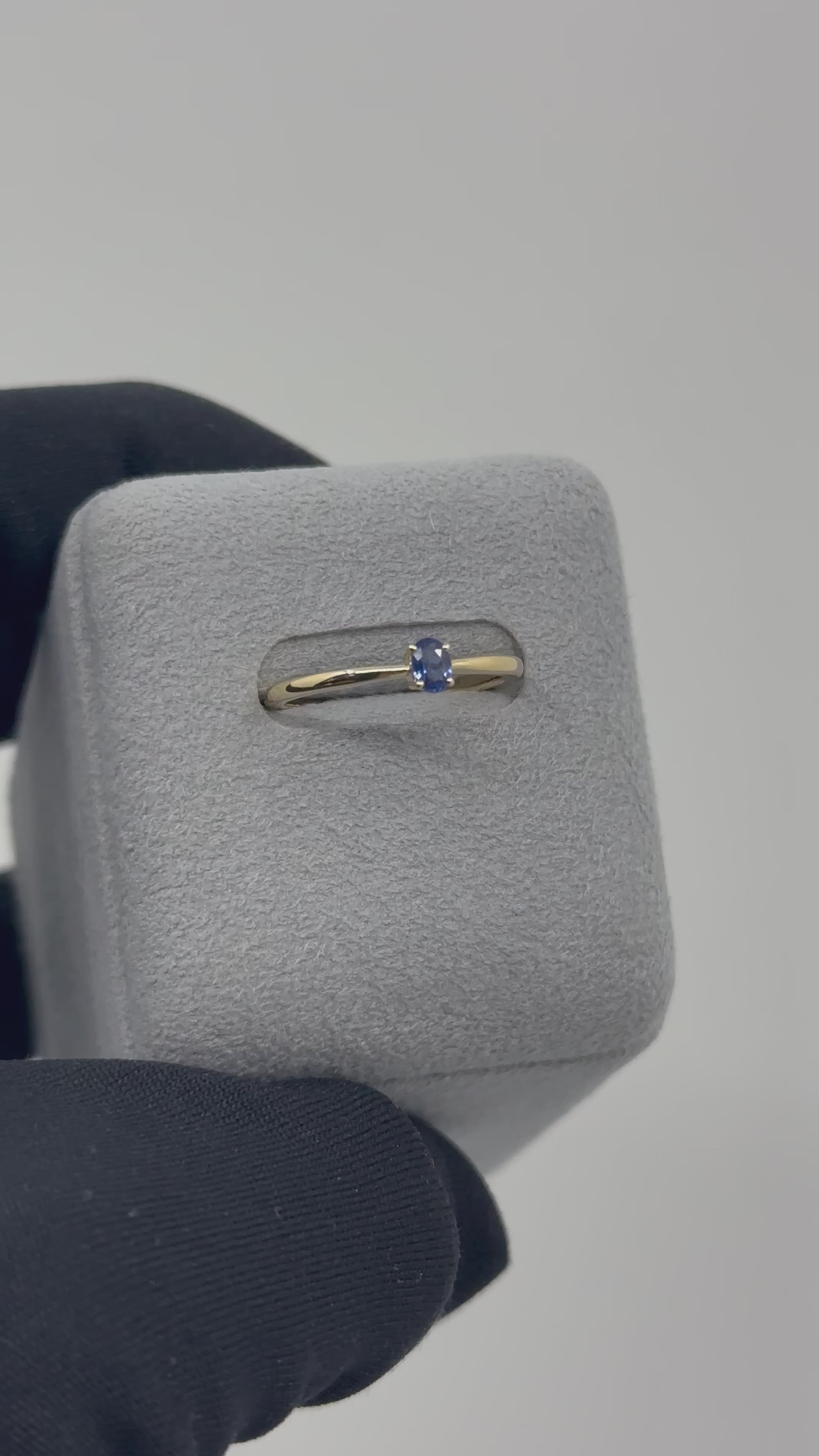 ［一点物］リング ブルー 非加熱 サファイア 0.19ct OV PT /YG