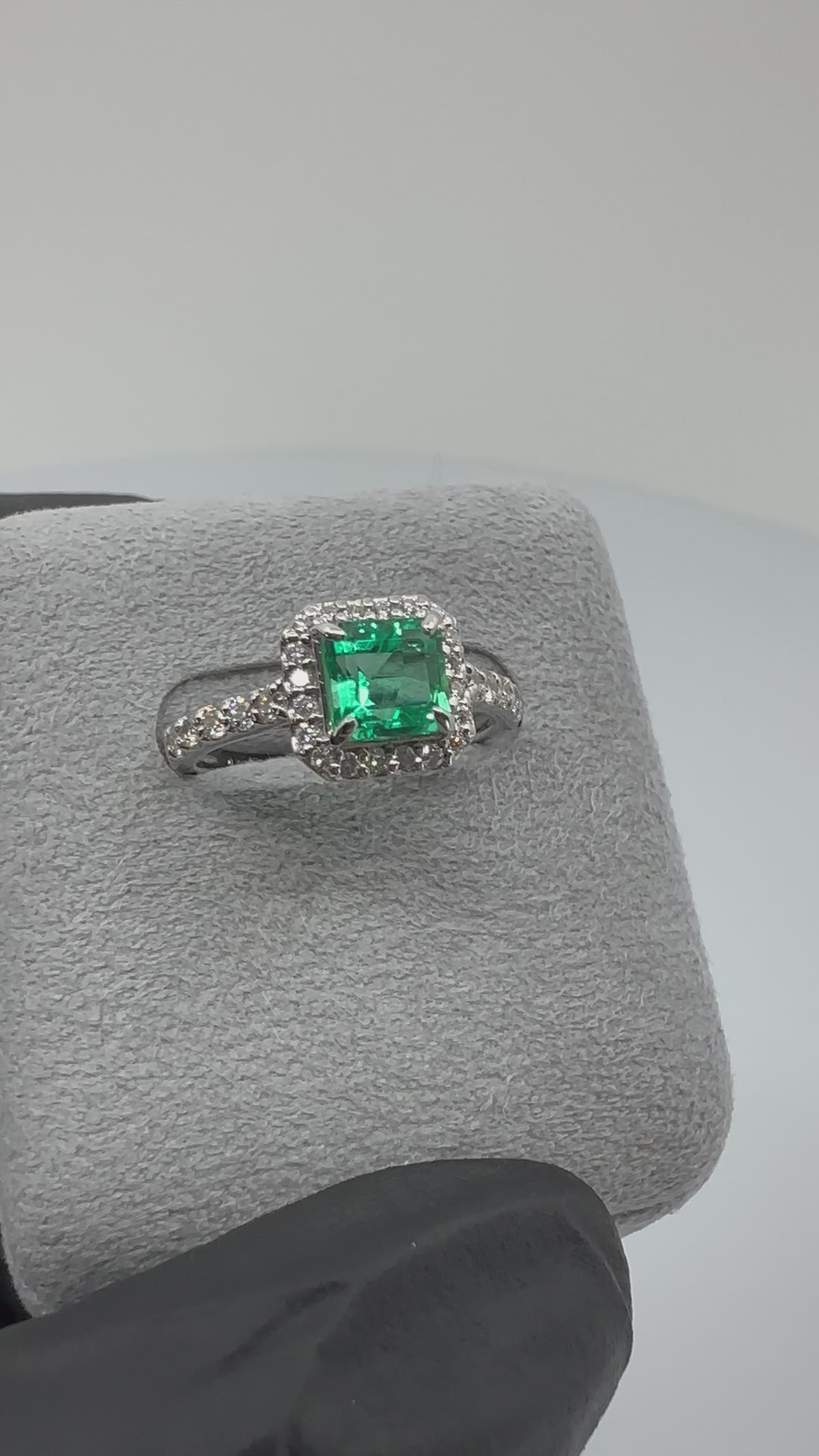 22［一点物］リング エメラルド 0.8ct SQ PT