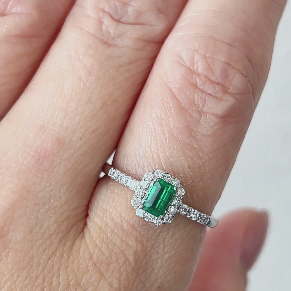 31［一点物］リング エメラルド 0.3ct SQ PT