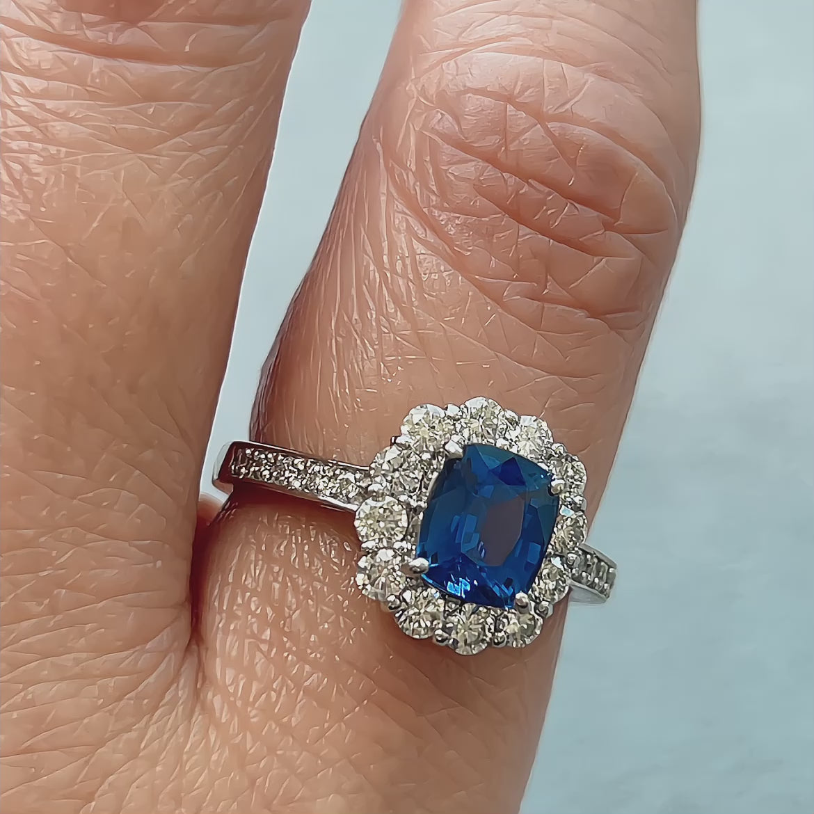 114［一点物］リング ロイヤルブルーサファイア 1.4ct OV PT