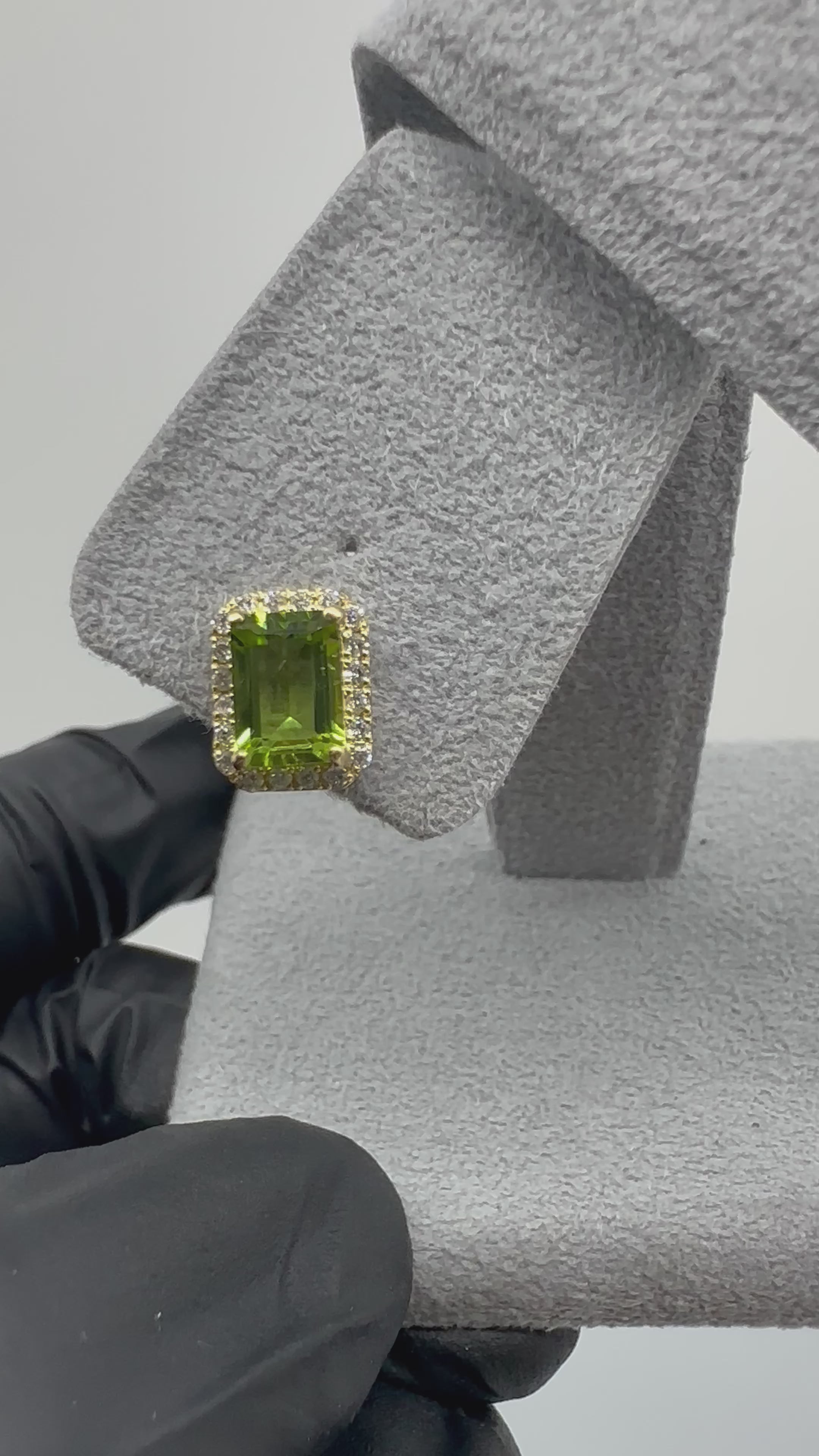 ［新作/ベイビーベイビーマドンナ］　ペリドット　ピアス　トータル2ct