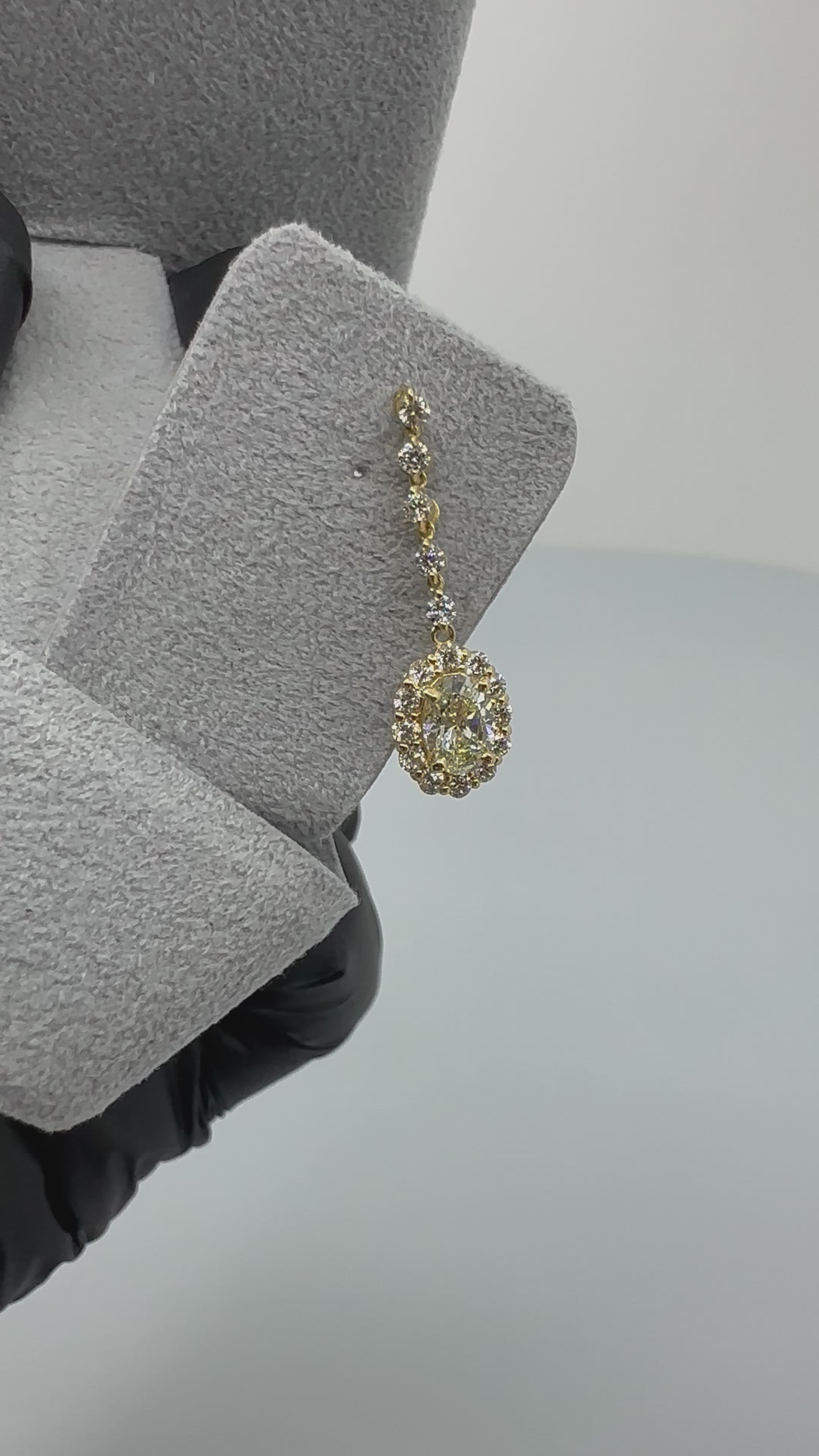 423［一点物］揺れるピアス　ダイヤ0.5ct前後×2 OV K18YG