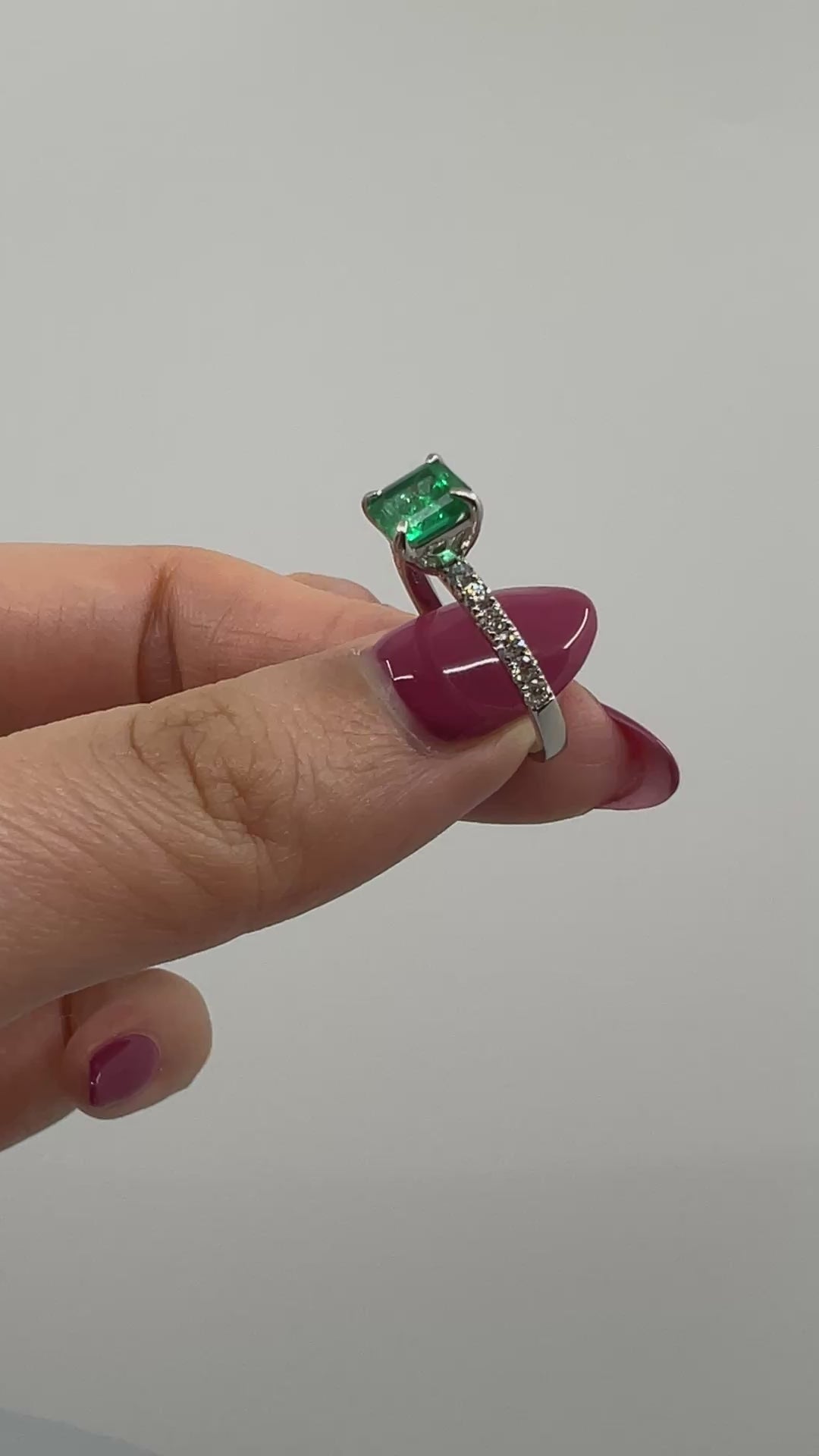 ［アルル］リング エメラルド 0.9ct SQ PT