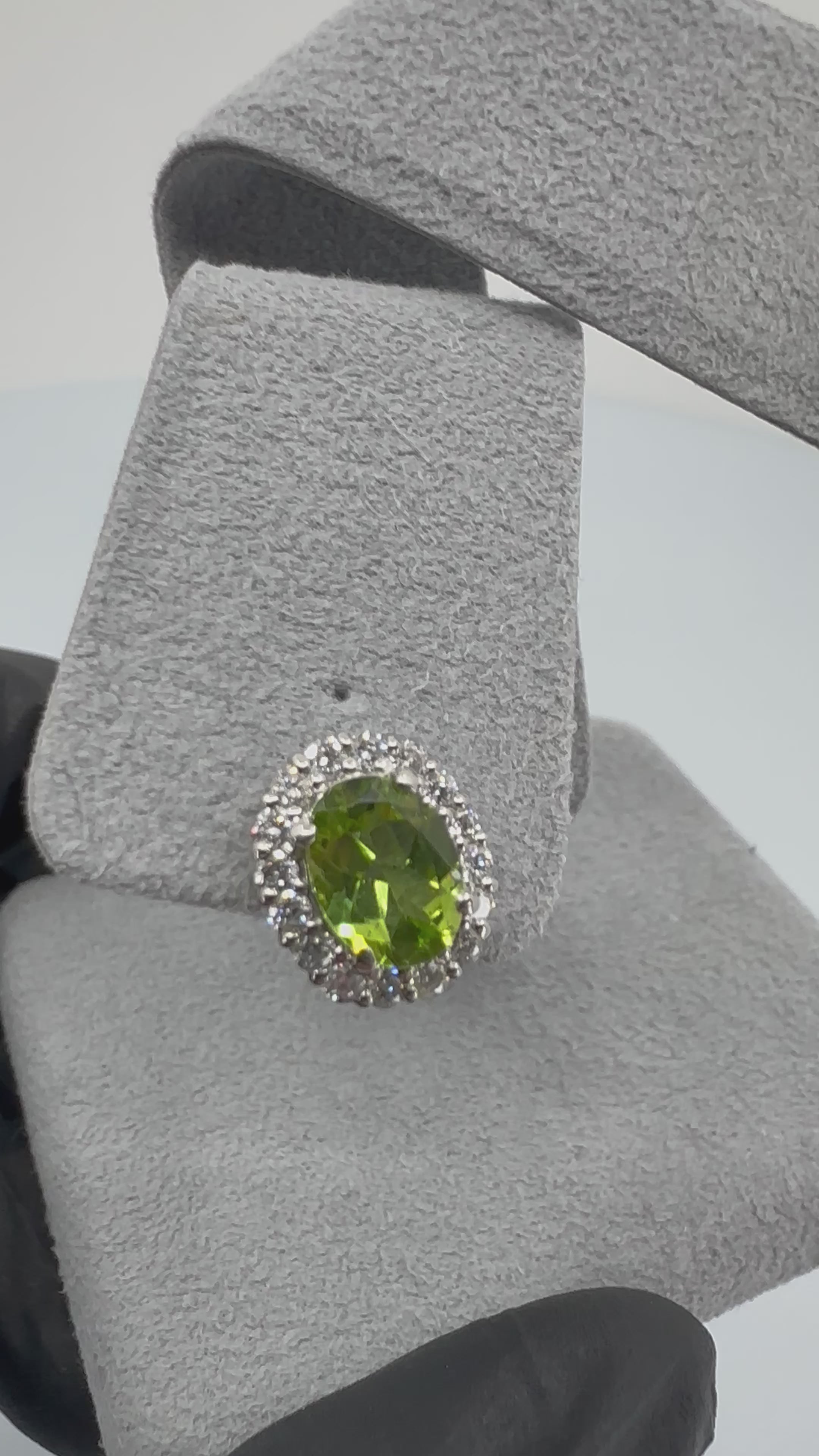 303［一点物］ピアス ペリドット 1.1ct×2 OV PT