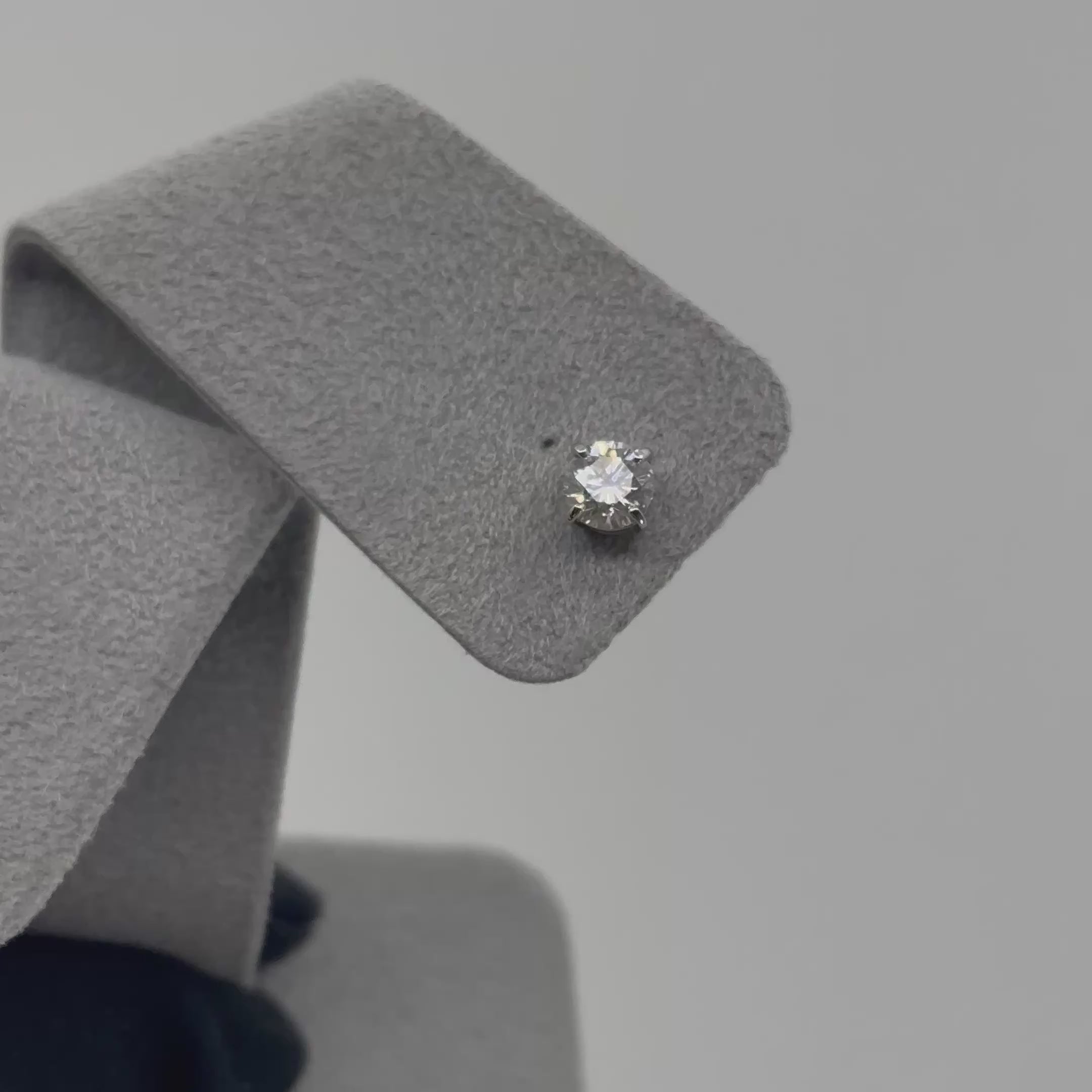 ［ポインターノーマル］ピアス ダイヤ 中石0.5ct