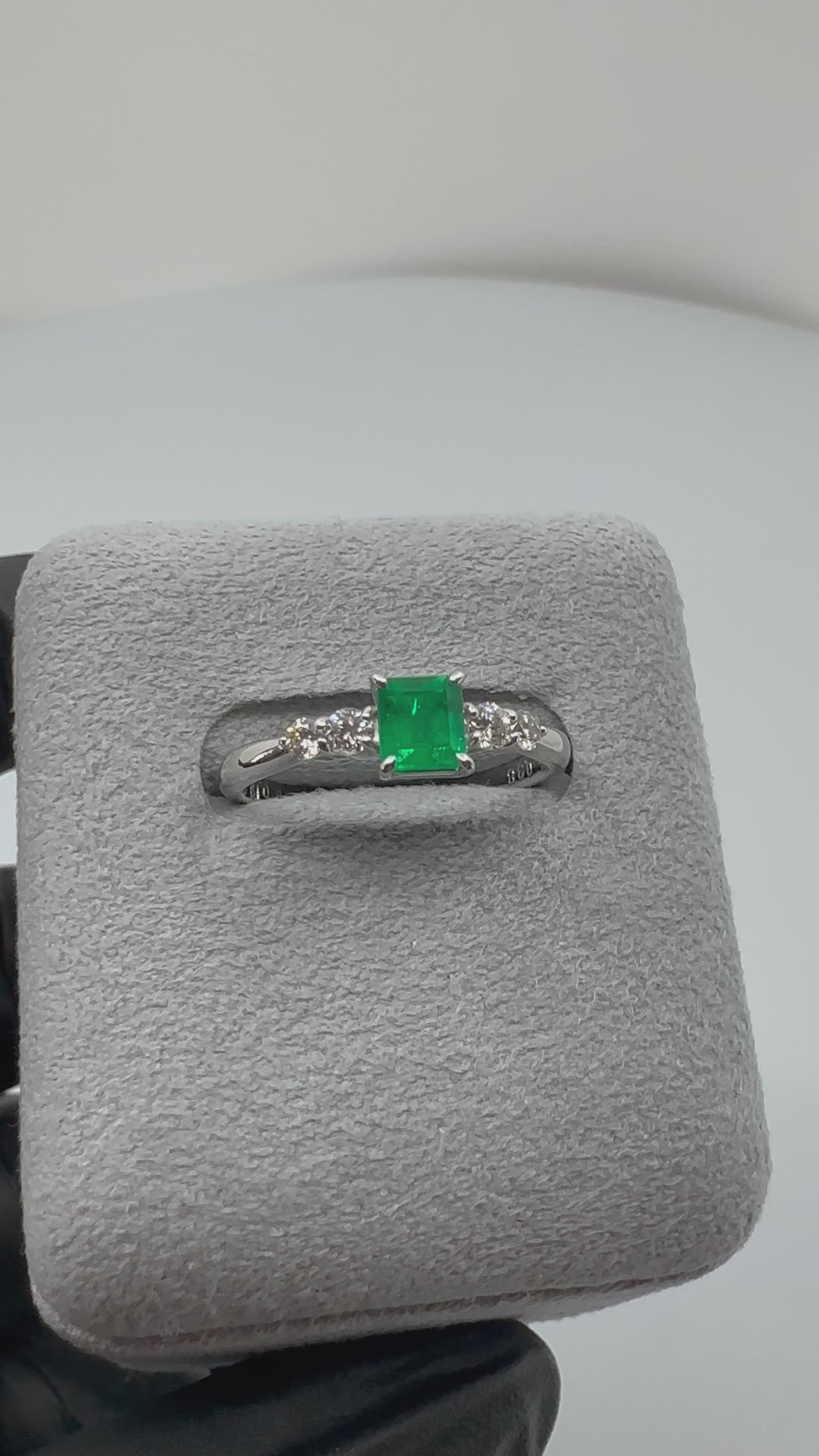 39［一点物］リング エメラルド 0.38ct SQ PT