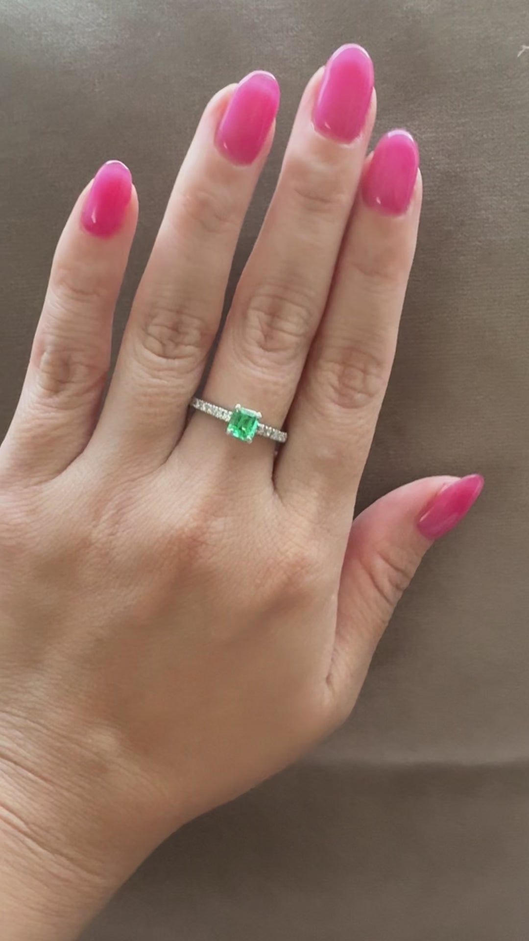 ［一点物/アルル］リング  エメラルド  0.53ct EM PT