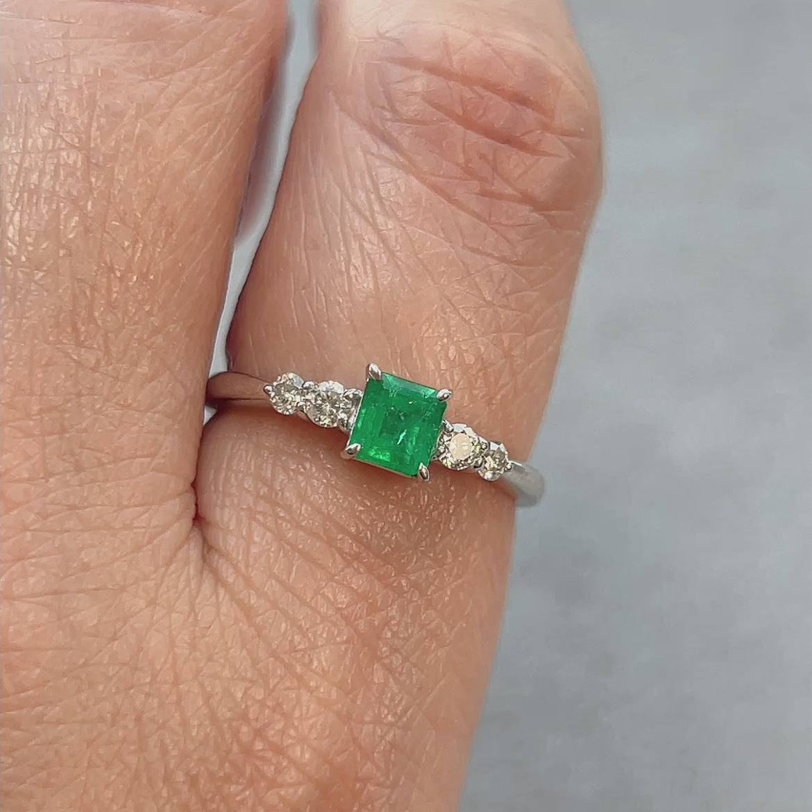 39［一点物］リング エメラルド 0.38ct SQ PT