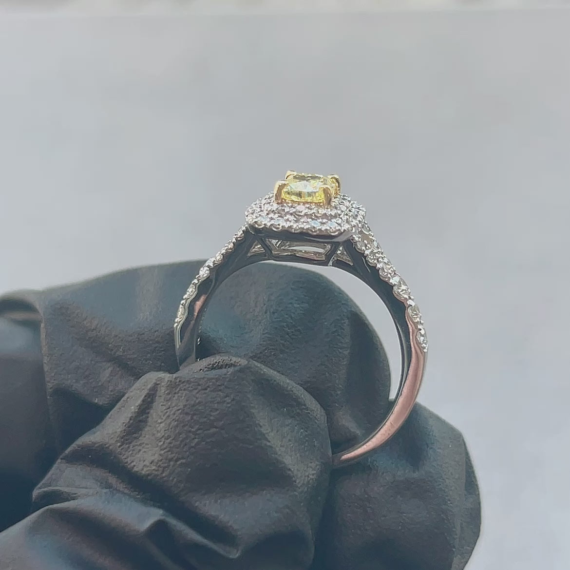 28［一点物］リング ファンシーインテンスイエローダイヤ 0.5ct SQ PT/K18YG