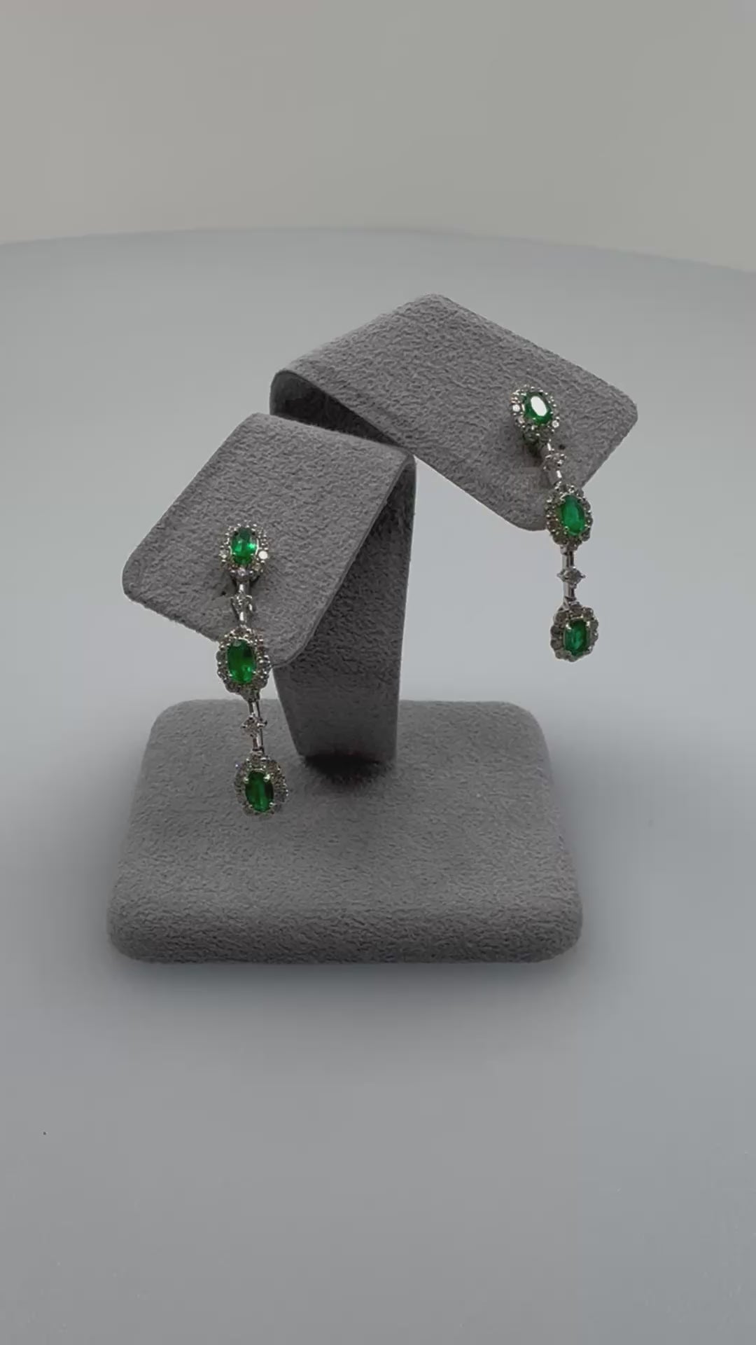 33［一点物］ピアス エメラルド 0.6ct×2 OV PT