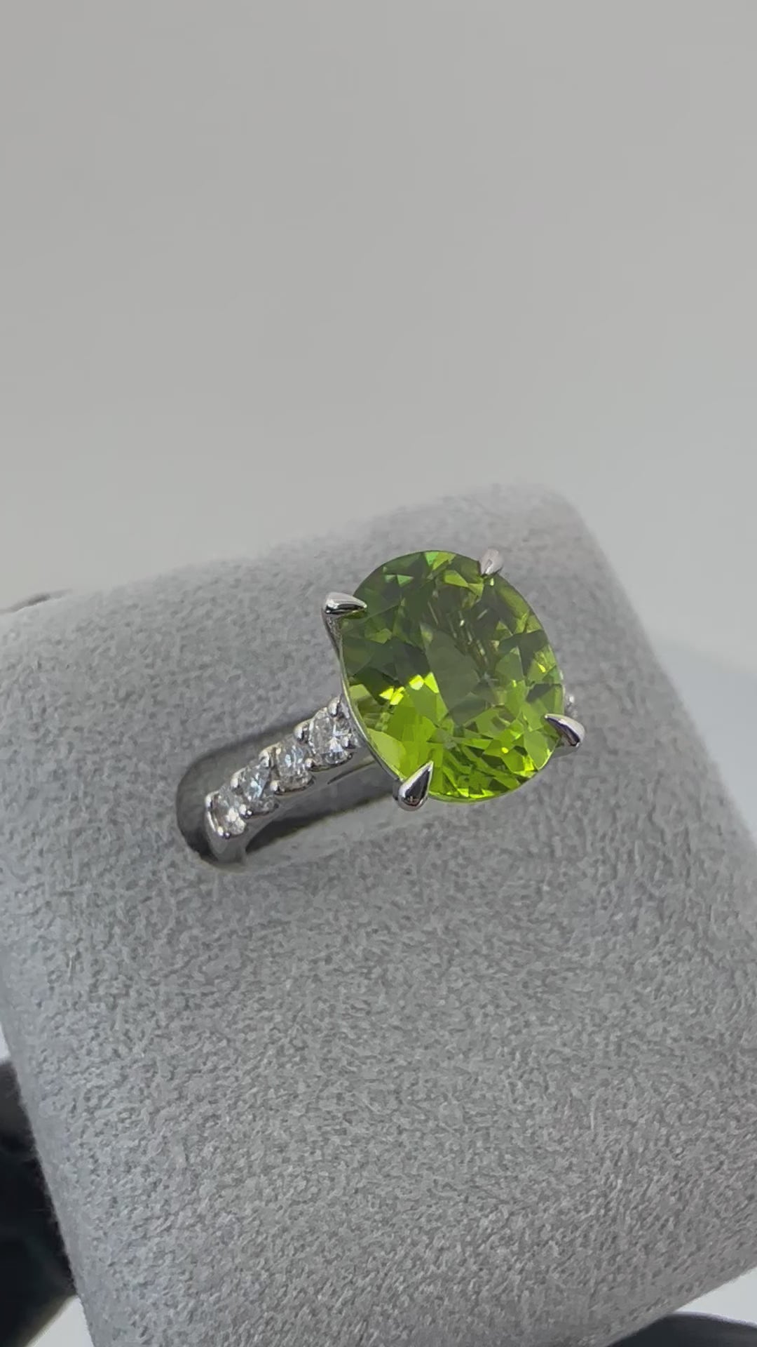 182［一点物/ソワレ］リング ペリドット 4.2ct前後 OV PT