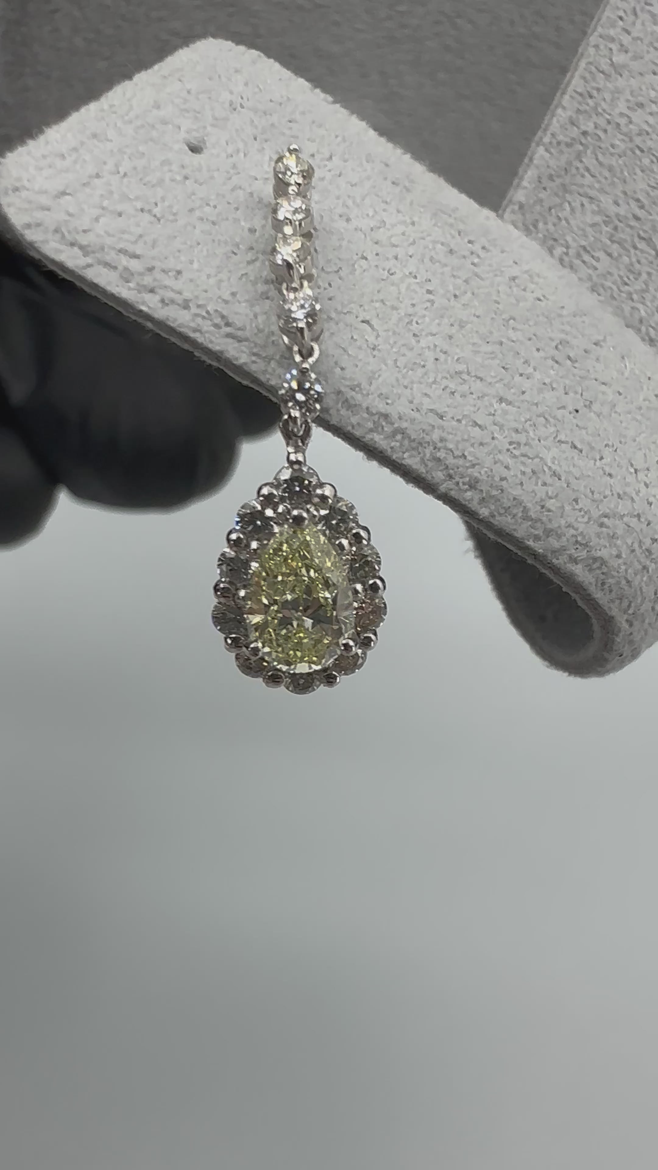 422［一点物］揺れるピアス ダイヤ 0.5ct前後×2 PS PT