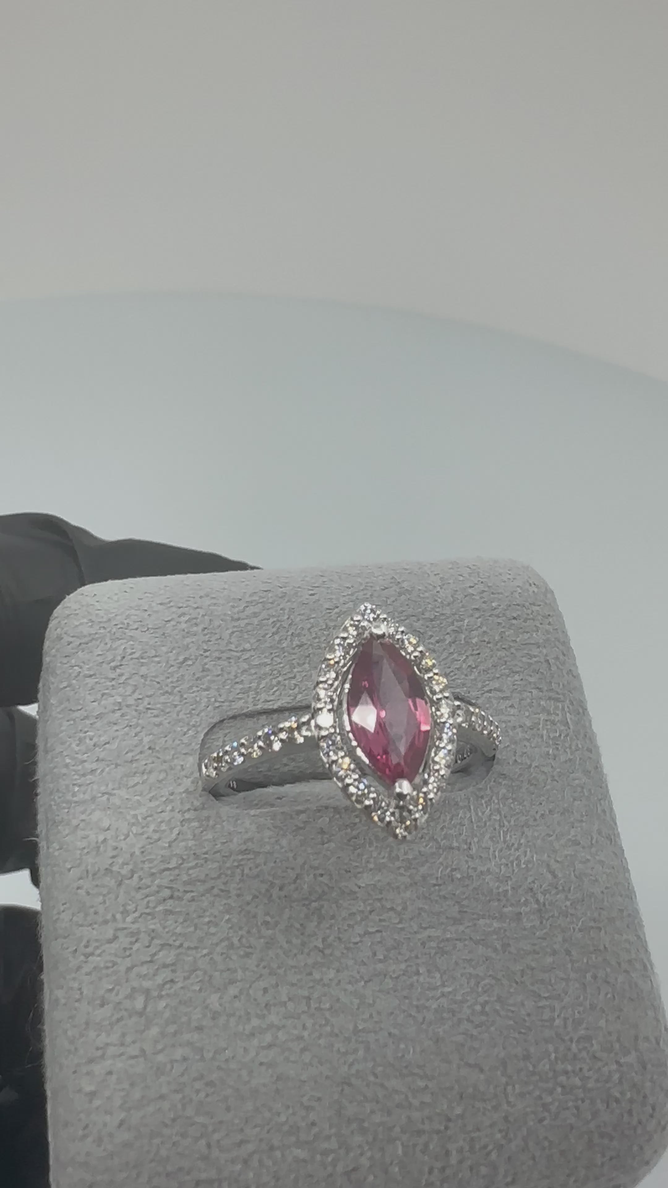 142［一点物］パパラチアサファイア 0.9ct前後 MQ リング